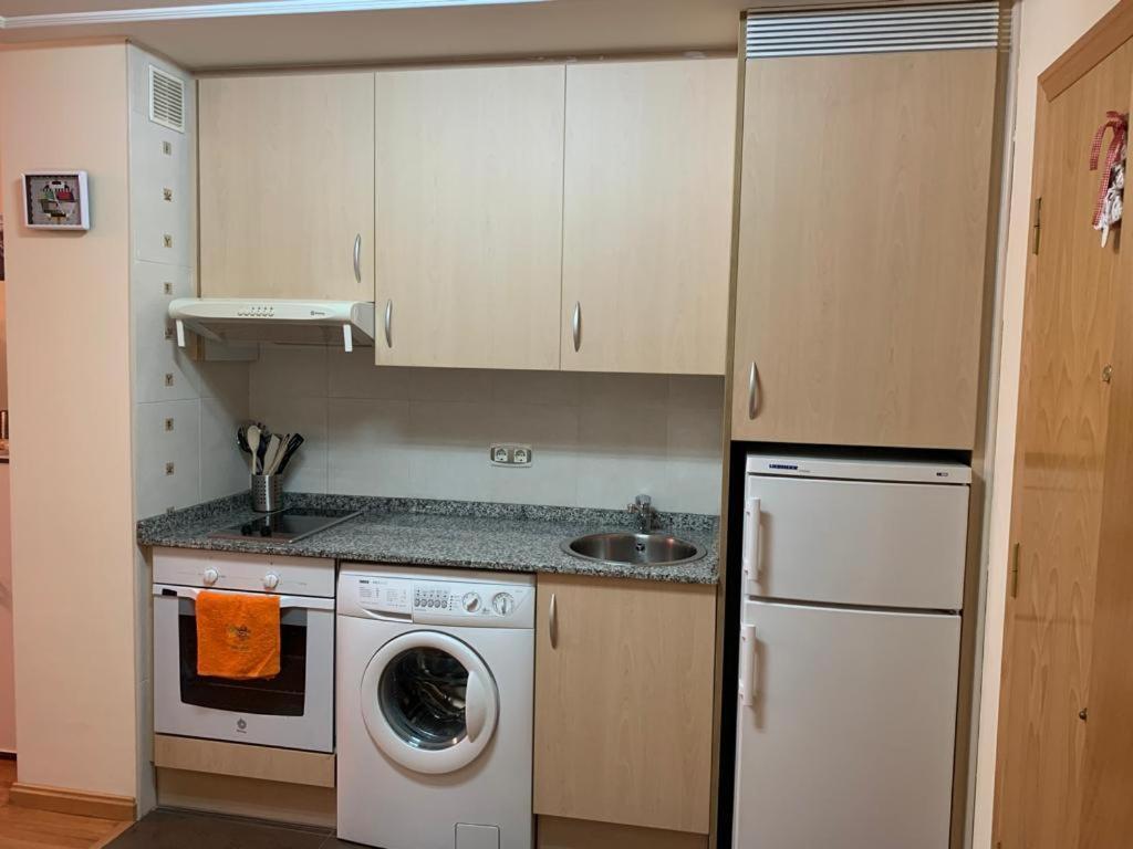 Apartamento Mota-2 Huca-Los Prados; Parking Y Wifi Gratis Oviedo Ngoại thất bức ảnh