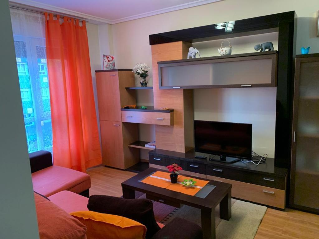 Apartamento Mota-2 Huca-Los Prados; Parking Y Wifi Gratis Oviedo Ngoại thất bức ảnh
