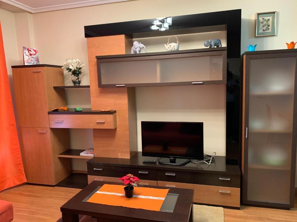 Apartamento Mota-2 Huca-Los Prados; Parking Y Wifi Gratis Oviedo Ngoại thất bức ảnh