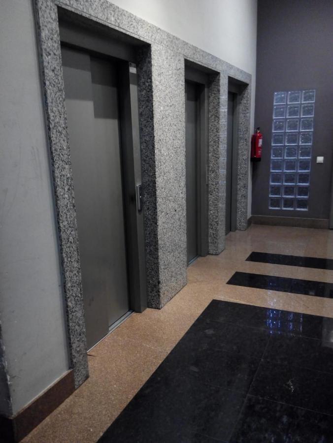 Apartamento Mota-2 Huca-Los Prados; Parking Y Wifi Gratis Oviedo Ngoại thất bức ảnh
